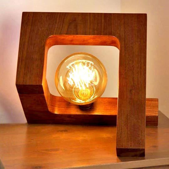 Светильник настольный 