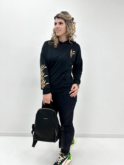 Демисезонный женский худи с принтом 