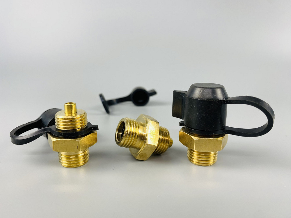 Клапан зливу конденсату М16х1.5, із захисним гумовим ковпачком (латунь) Мукачево - фото 1