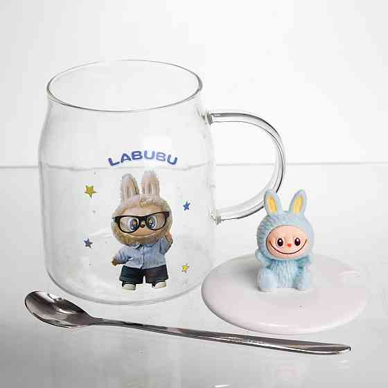 Новорічна велика скляна чашка "Лабубу" з кришкою та ложкою 600 мл Блакитний FM-56D Коломия