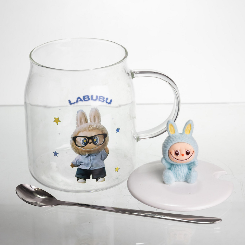 Новорічна велика скляна чашка "Лабубу" з кришкою та ложкою 600 мл Блакитний FM-56D Коломия - фото 4