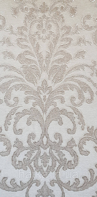 Обои виниловые на флизелине AdaWall Seyyah 1.06х10 завитки вензеля крупные структурные серебро беж на молочном Киев - изображение 4