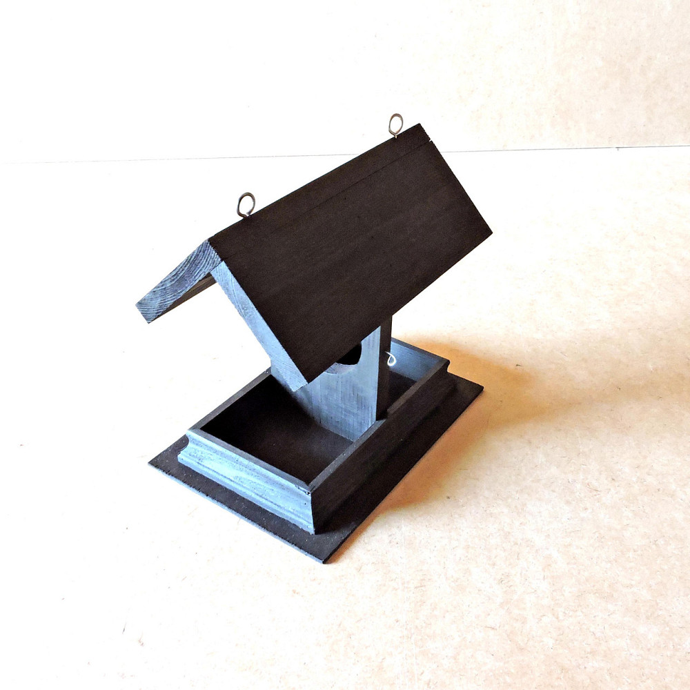 Кормушка садовая для птиц 