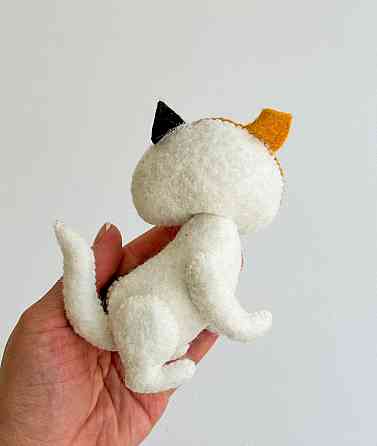 М’яка фетрова іграшка кіт ручної роботи – безпечна розвиваюча іграшка Київ