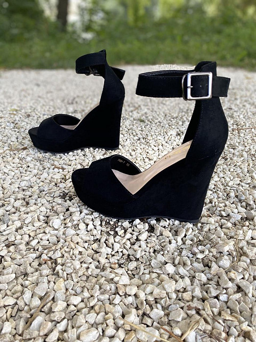 Meideli Стильні жіночі босоніжки літні на танкетці VIKA 65-4 зі штучної замші чорні р. 40 Коломия - фото 1