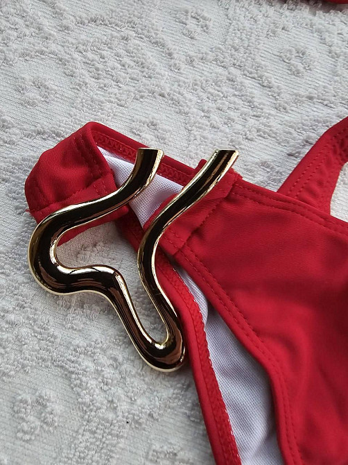 Жіночий суцільний купальник на одне плече Червоний L Харків - фото 3