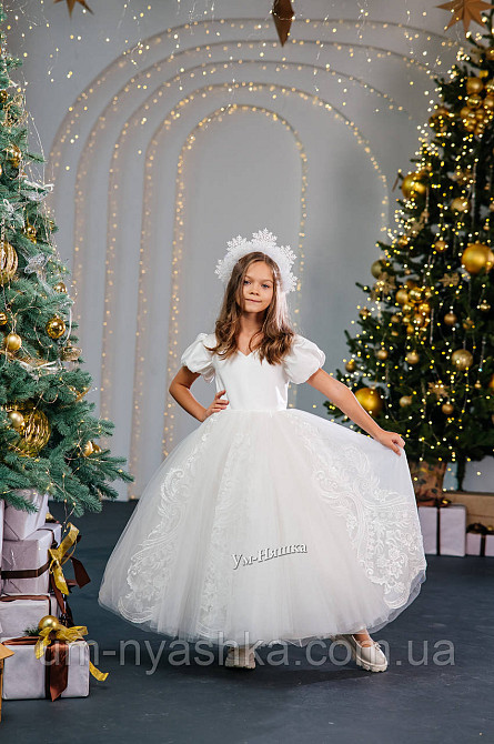 Довге біле плаття зі шлейфом на зріст 120-128 Кривий Ріг - фото 5