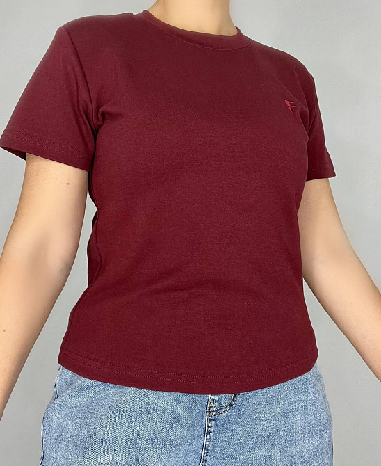Футболка жіноча A-N 25197 вишивка літера F однотонна базова середня довжина one size, бордовий, one size Київ - фото 3