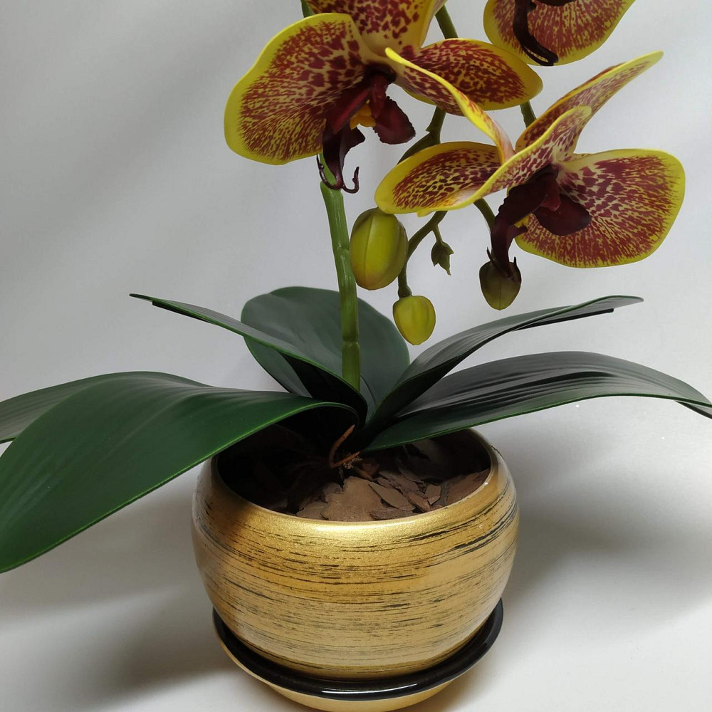 Штучна латексна орхідея VIP у жовтому керамічному кашпо на одну гілку жовто-червона. Дніпро - фото 2