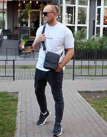 Чоловіча чорна сумка на плече для телефону Київ