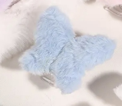 Шпилька крабік із хутра "Метелик" Блакитний Сміла - фото 1