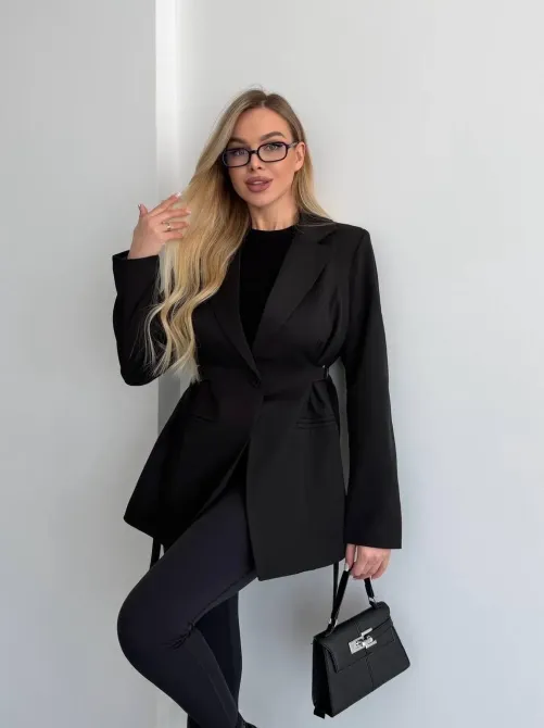 Женская куртка с ремнём и плечами — это базовый пиджак для стильного образа Одесса - изображение 12