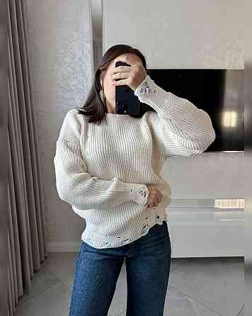 Жіночий затишний оверсайз светр з рваним ефектом машинна в'язка Одеса