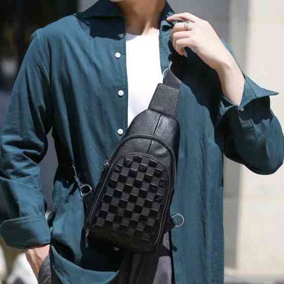 Брендова чоловіча нагрудна сумка рюкзак-слінг із натуральної шкіри молодіжна шкіряна чорна сумочка на плече Tiding Bag Київ