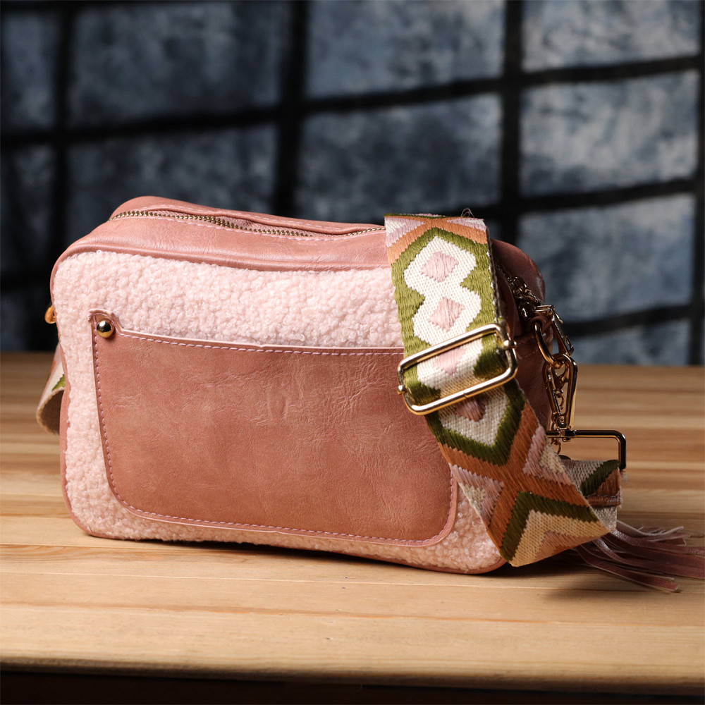 Жіноча сумка з плюшевою вставкою на лицьовій стороні з екошкіри Vintage sale_15133 Рожевий Київ - фото 7