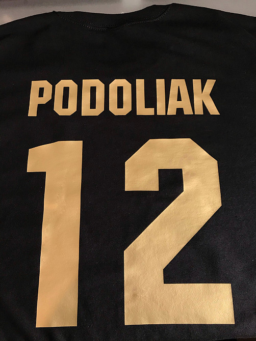 Именной Мужской\Женский черный свитшот с золотой надписью - Ваша фамилия и цифра ! Черновцы - изображение 1