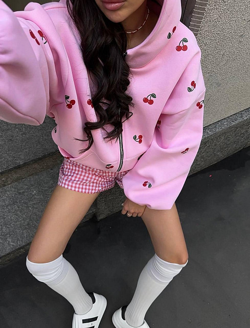 Жіноче тепле оверсайз худі з вишеньками трьохнитка на флісі Одеса - фото 3