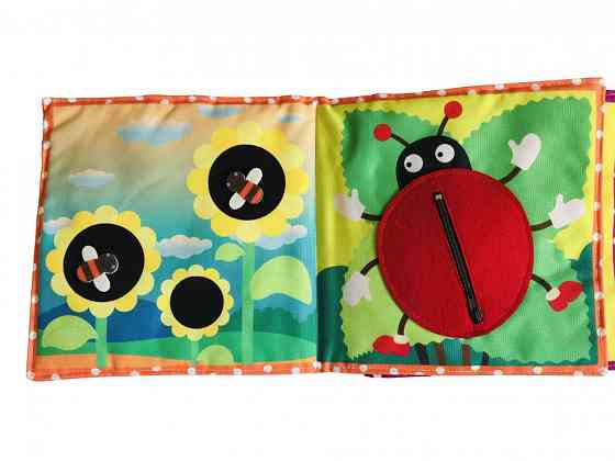 Текстильная развивающая книга для малышей 