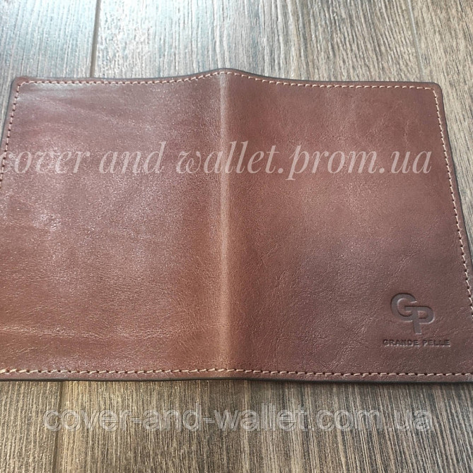 Коричнева обкладинка для закордонного паспорта з гладкої шкіри Grande Pelle 252623 Київ - фото 5