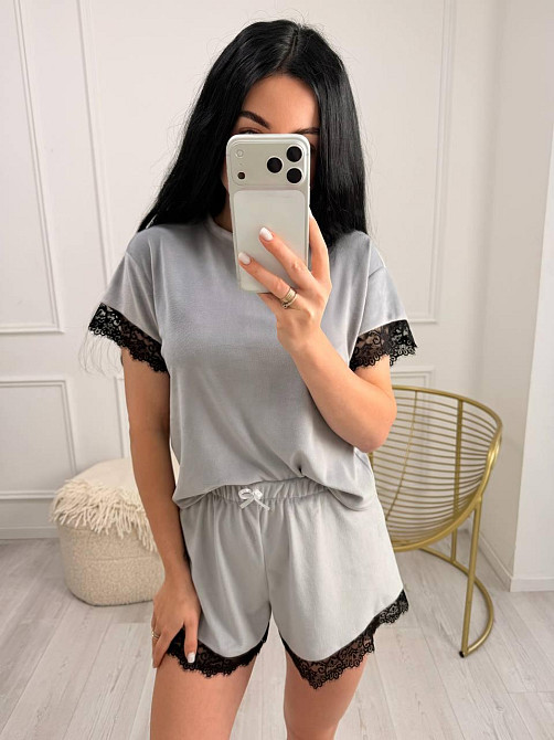 Жіноча піжама-двійка з велюру з мереживом Сірий Одеса - фото 3