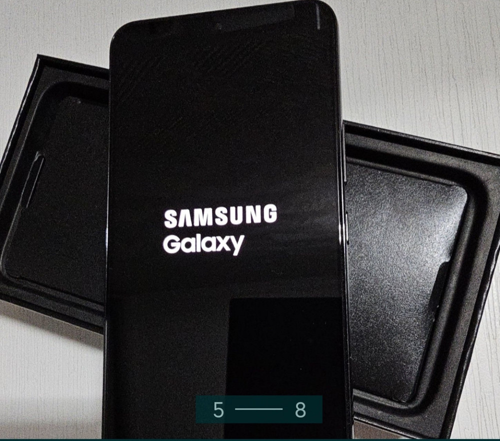 Смартфон: Samsung Galaxy S22 S901B, 8/256Gb. Phantom Black. Київ - фото 5