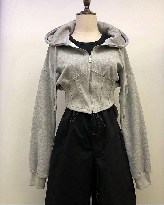 Женское приталенное укороченное худи на молнии двунитка Одесса - изображение 1