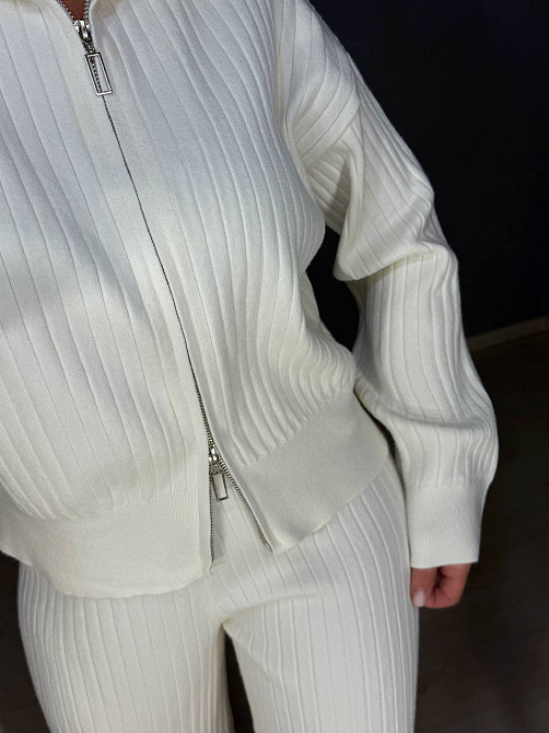Костюм жіночий Joy One 376 вʼязаний в рубчик з кофтою на блискавці та брюками палаццо, молочний, one size Київ - фото 9