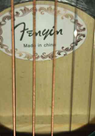 Гітара акустична дуже гарної якості, незвичайного кольору. Харків