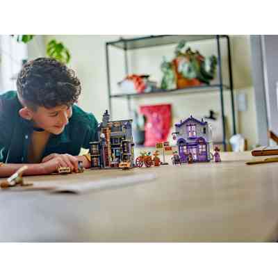 Конструктор LEGO Harry Potter Лавки Оливандера и мантий от Мадам Малкин (76439) Винница