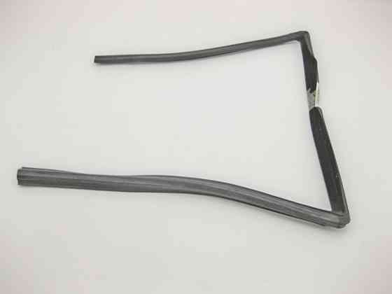 Mercedes-Benz  A1647350825 Ущільнювач опускного скла задніх правих дверей ML W164 Одеса