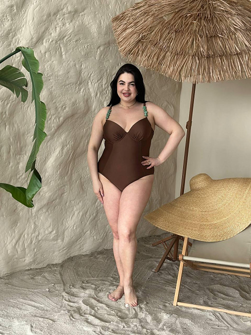 Злитний купальник великих розмірів plus size біфлекс з поролоновими чашками та кісточками на бретельках коричневий Одеса - фото 5