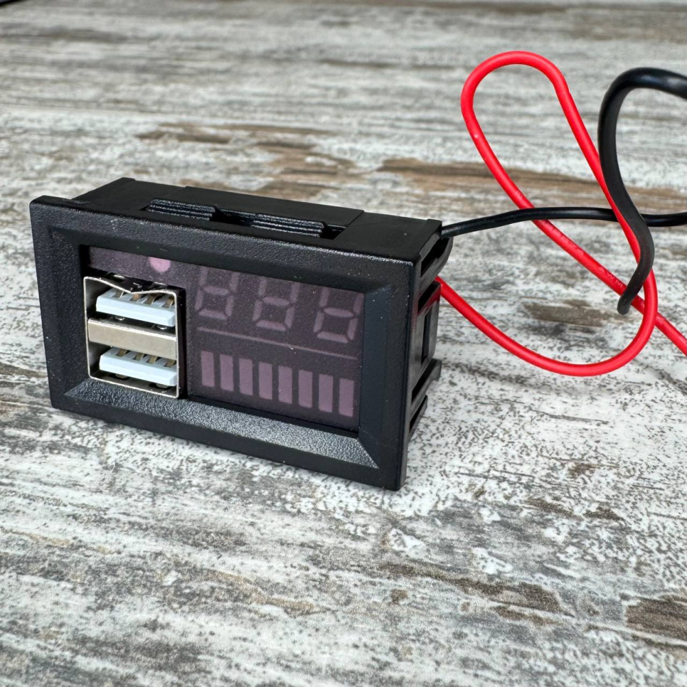 Индикатор заряда аккумулятора с вольтметром 12В и 2 USB, цифровой тестер для авто и мото Киев - изображение 1