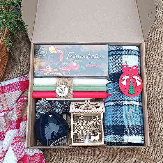 Новогодний подарочный набор с пледом, чашкой и глинтвейном. Ирпень