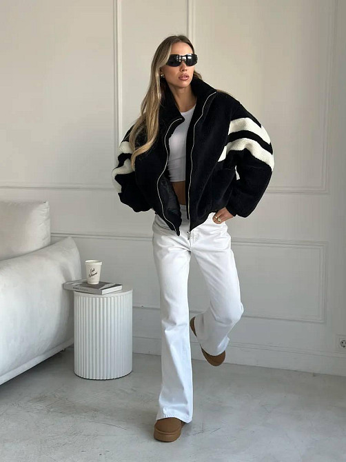 Жіноча тепла оверсайз куртка-бомбер букле на підкладці Одеса - фото 2