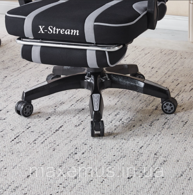 Компьютерное кресло для геймера из ткани с подставкой для ног и регулировкой спинки B-141 черно-серое Мостиска - изображение 6