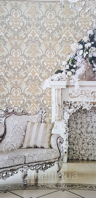 Шпалери вінілові на флізеліні AdaWall Signature1.06х10 вензелю завитки структурне золото срібло на бежевому Київ - фото 2