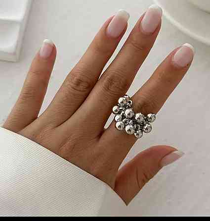 Каблучка відкрита срібляста з кульками регульована жіноча стильна прикраса Київ