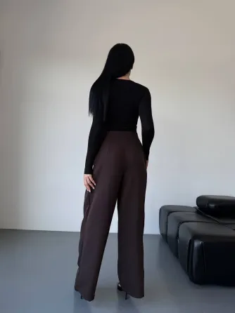 Жіночі брюки палаццо з високою талією — ідеальний варіант для базового гардеробу. Одеса