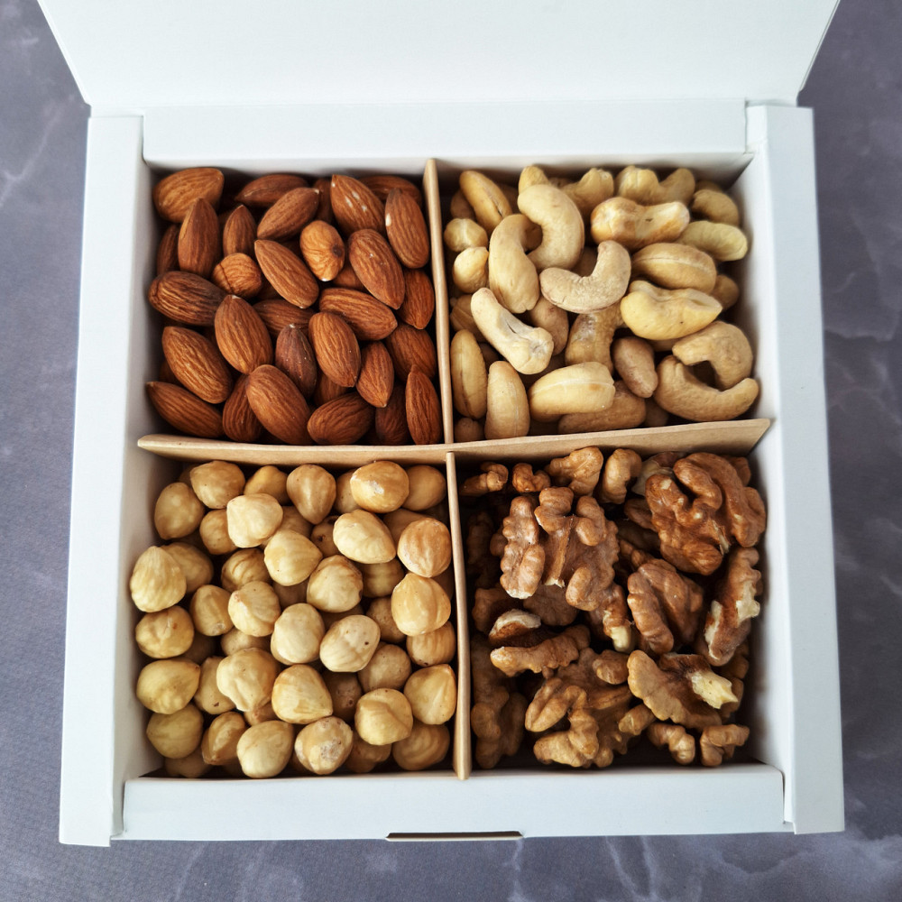 Набір горіхів у подарунковій коробочці 300 грамів. Біла Одеса - фото 6