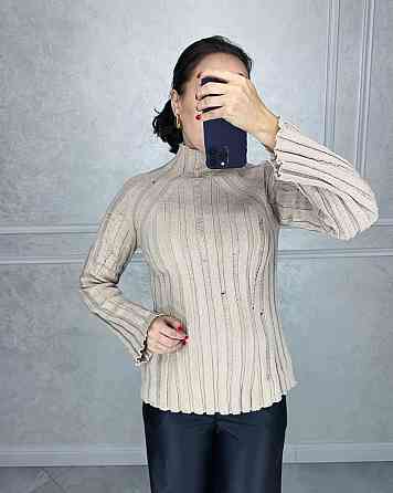 Жіночий базовий светр з оригінальною вʼязкою універсального крою Одеса