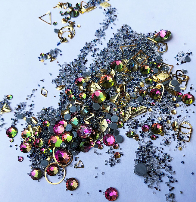 Стрази Swarovski мікс різні розміри та форми + формочки різних форм (1400 шт.) чорні та фіолетово- смарагдові. Київ - фото 4