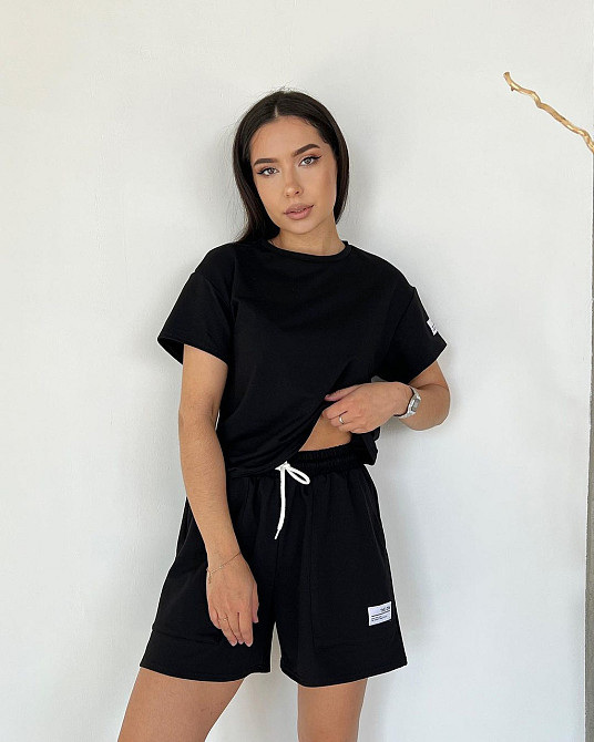 Трикотажный костюм с шортами 