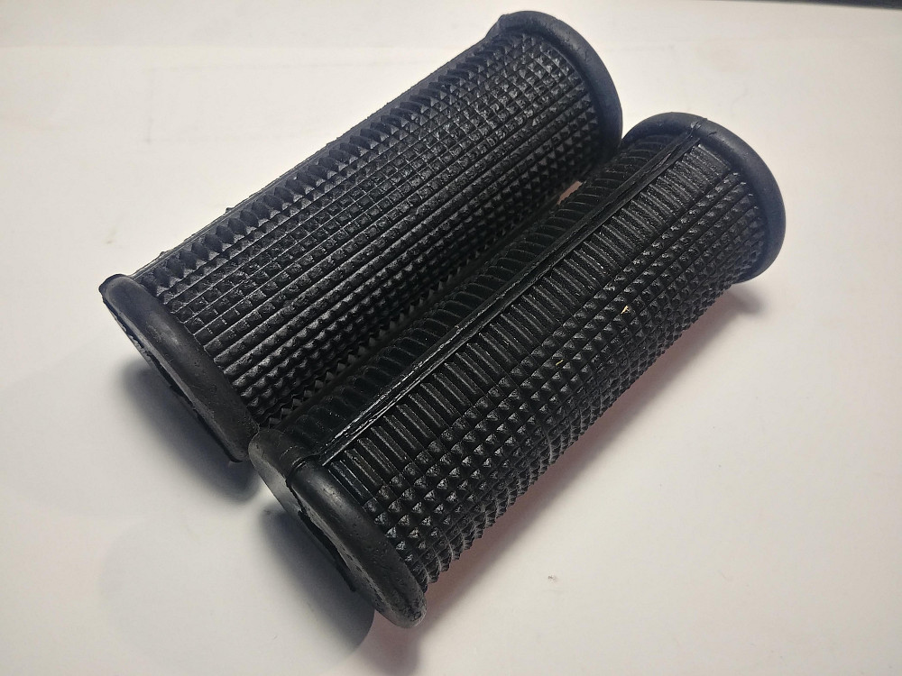 Гумки підніжок водія (комплект) МТ, ДНІПРО, К-750, УРАЛ SKY Киев - изображение 1