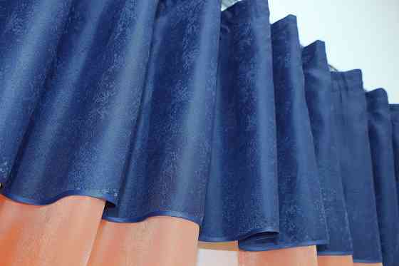 Кухонные шторы VR-Textil № 073к с ламбрекеном и подхватами персиковый с синим 270х170 см (52-0215) Киев