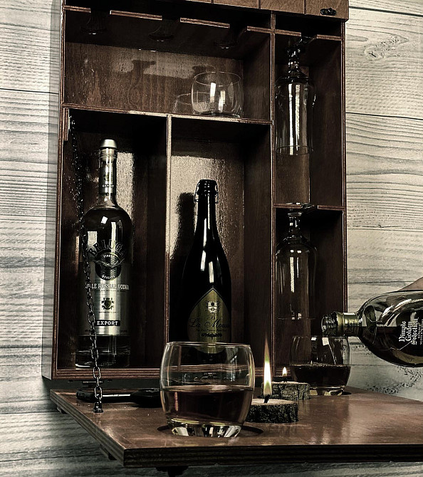 Настенный бар 