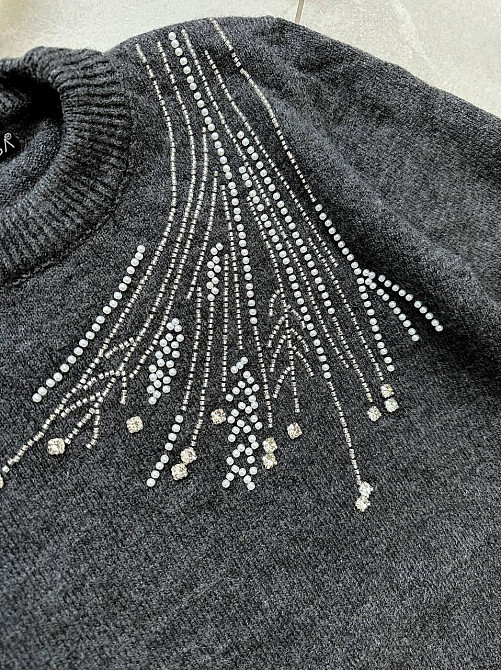 Жіночий светр прикрашений намистинами машинне в'язання Антрацит Одеса - фото 3