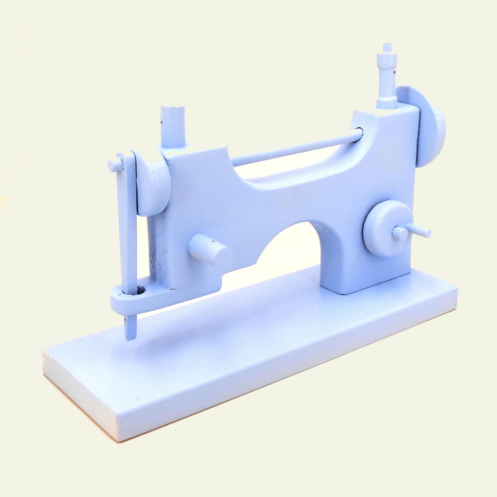 Игрушечная швейная машинка 