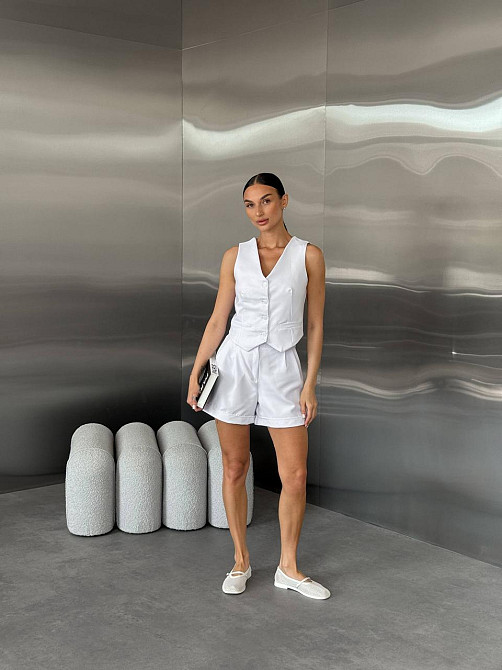 Жіночий базовий костюм-двійка: жилет і шорти костюмка Білий, 46/48 Одеса - фото 3