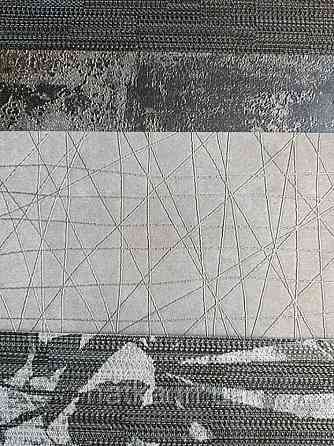 Шпалери вінілові на флізелін Sirpi Alta gamma Sempre 3 абстракція смужка павутинка золотом на темно бежевому Київ