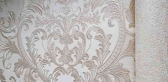 Шпалери вінілові на флізеліні AdaWall Signature1.06х10 вензелю завитки структурні золотисті на бежевому Київ